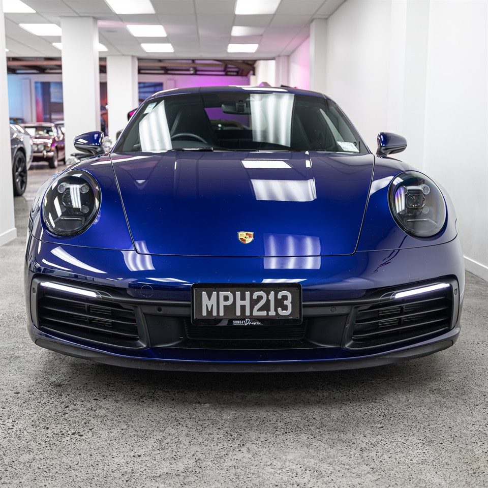 2019 Porsche 911 CARRERA