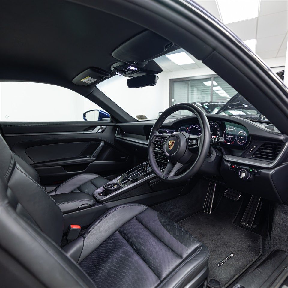 2019 Porsche 911 CARRERA