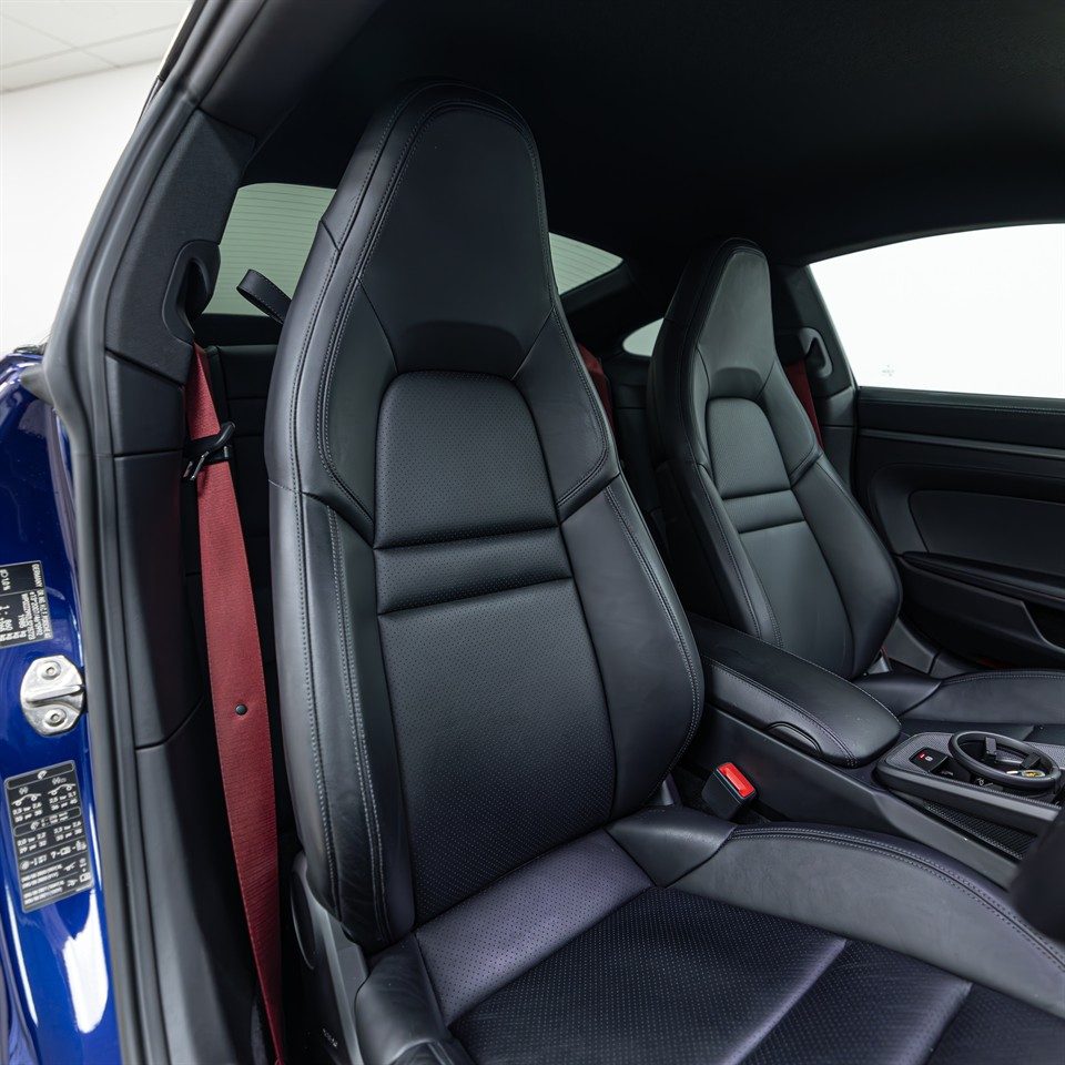 2019 Porsche 911 CARRERA