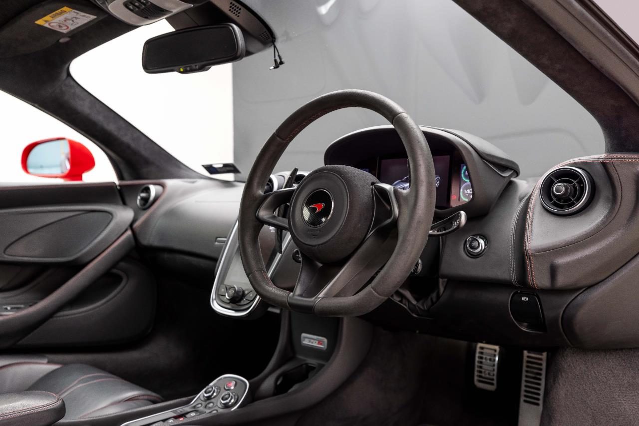 2016 McLaren 570S 3.8P/7AT/SP/2DR/2S