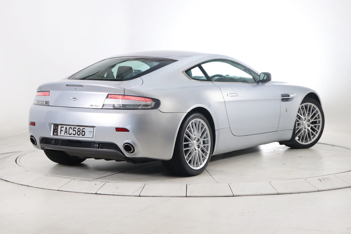 2009 Aston Martin Vantage 4.7L 6M