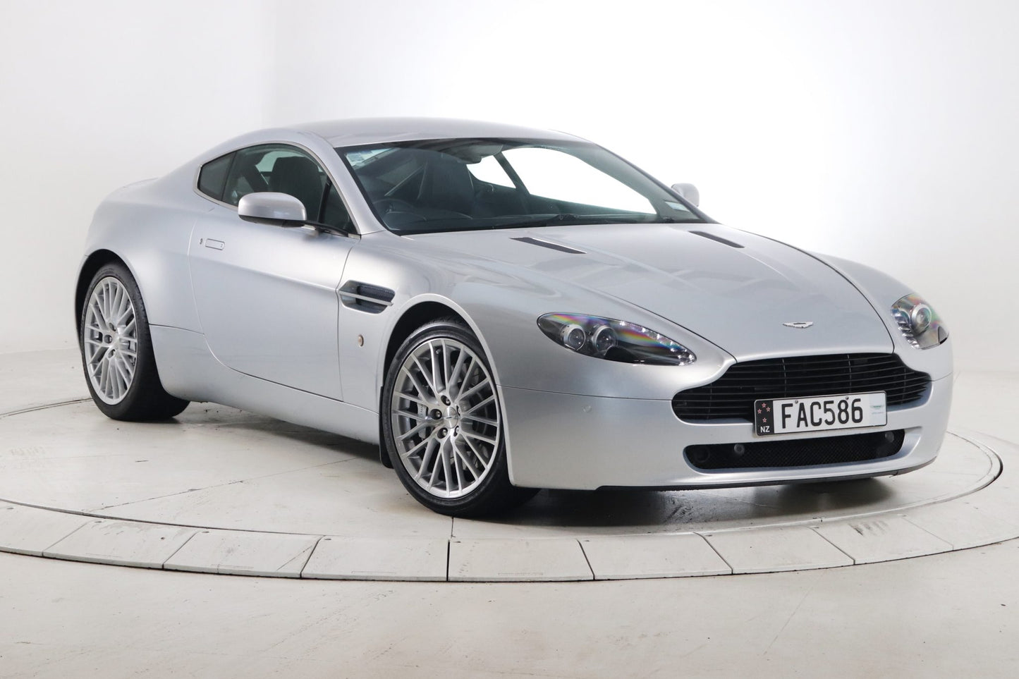 2009 Aston Martin Vantage 4.7L 6M