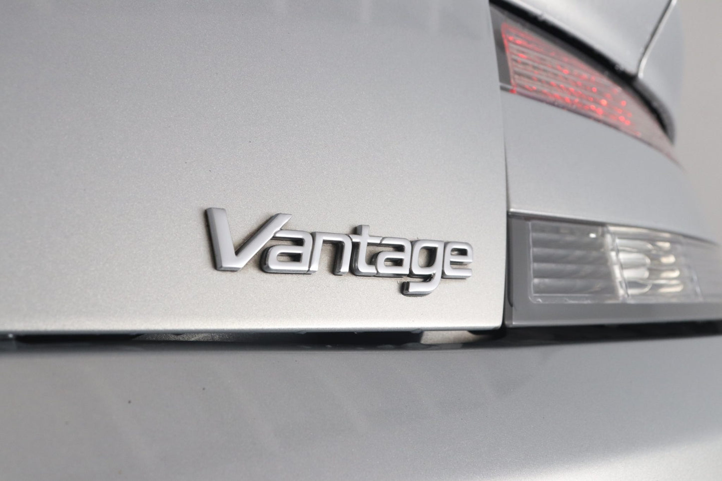 2009 Aston Martin Vantage 4.7L 6M