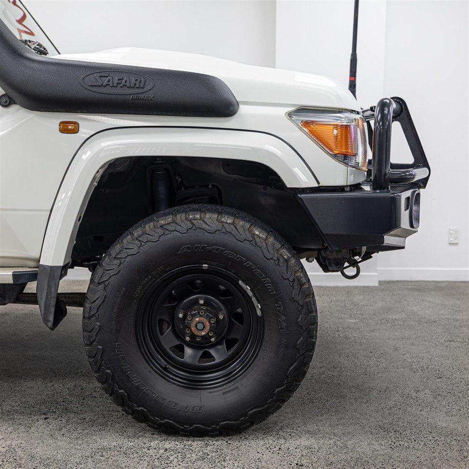 2018 Toyota Land Cruiser LX 4.5DT/4WD/5MT