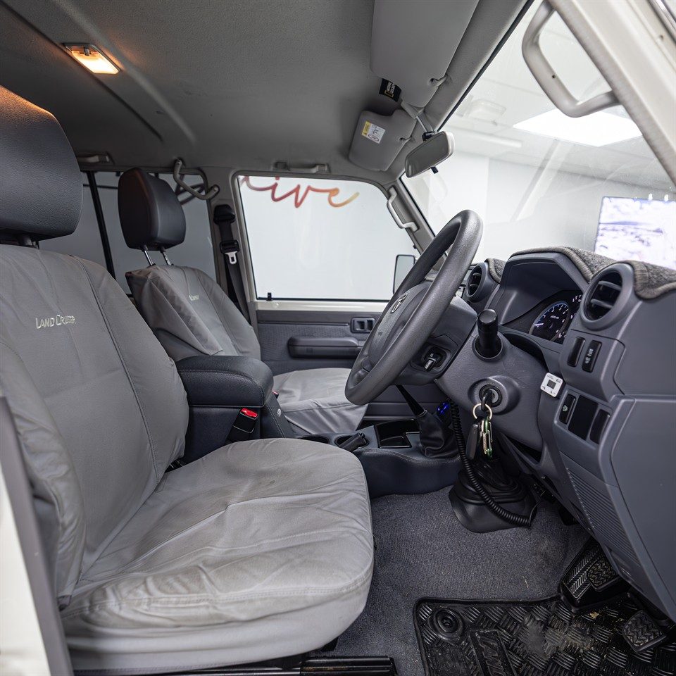 2018 Toyota Land Cruiser LX 4.5DT/4WD/5MT