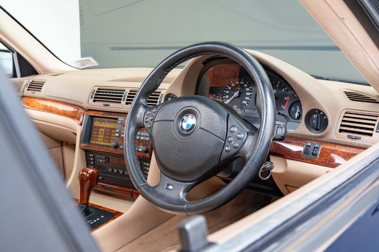 2000 BMW 740i