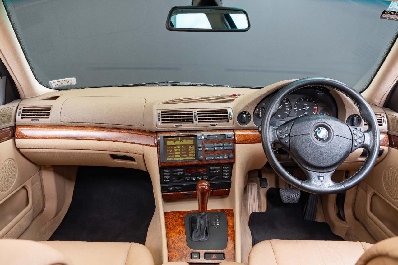 2000 BMW 740i
