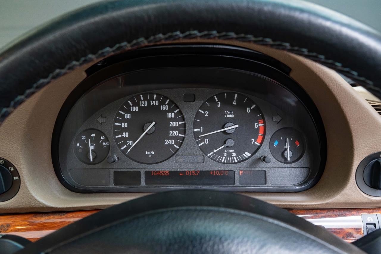 2000 BMW 740i