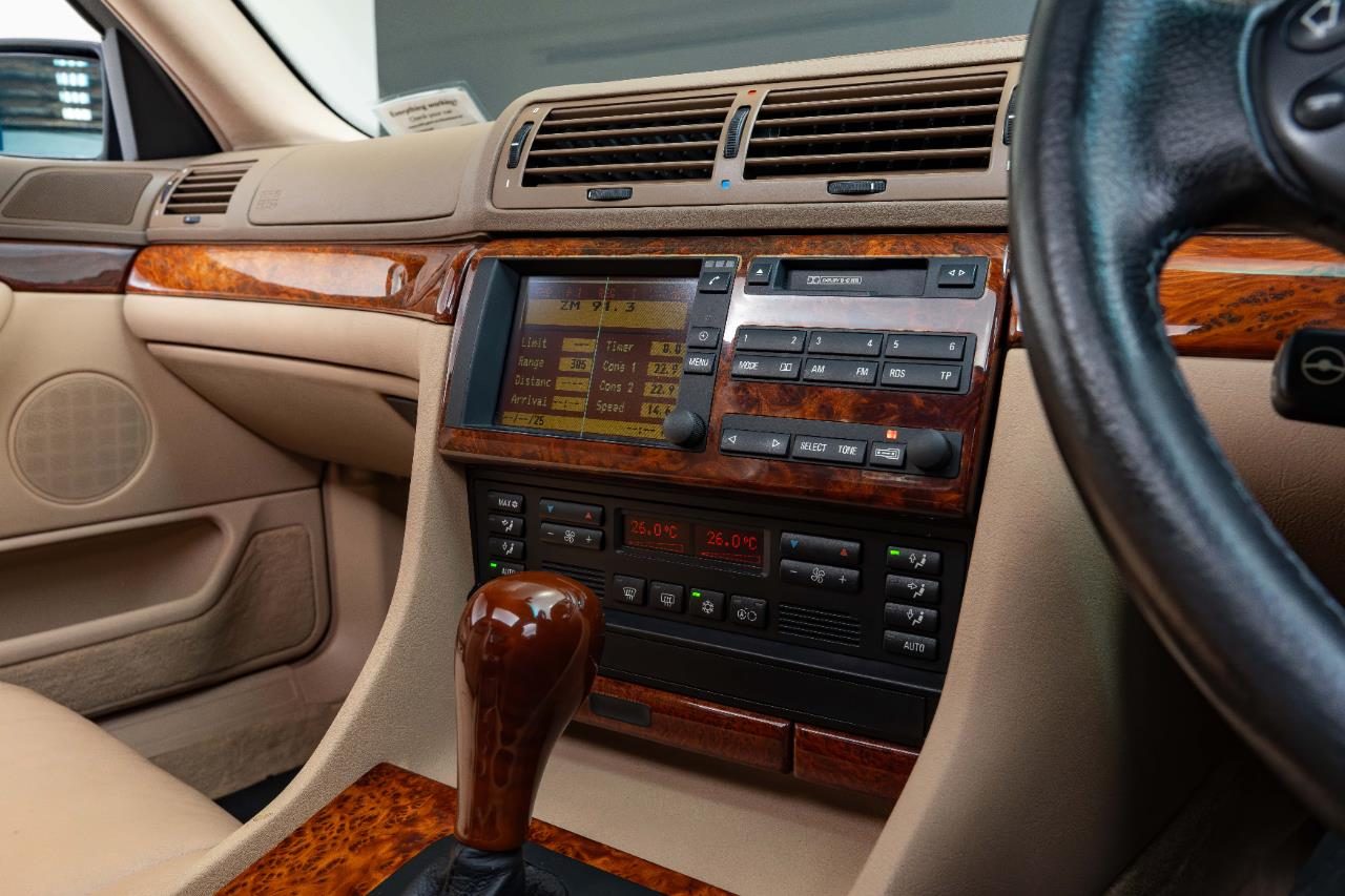 2000 BMW 740i