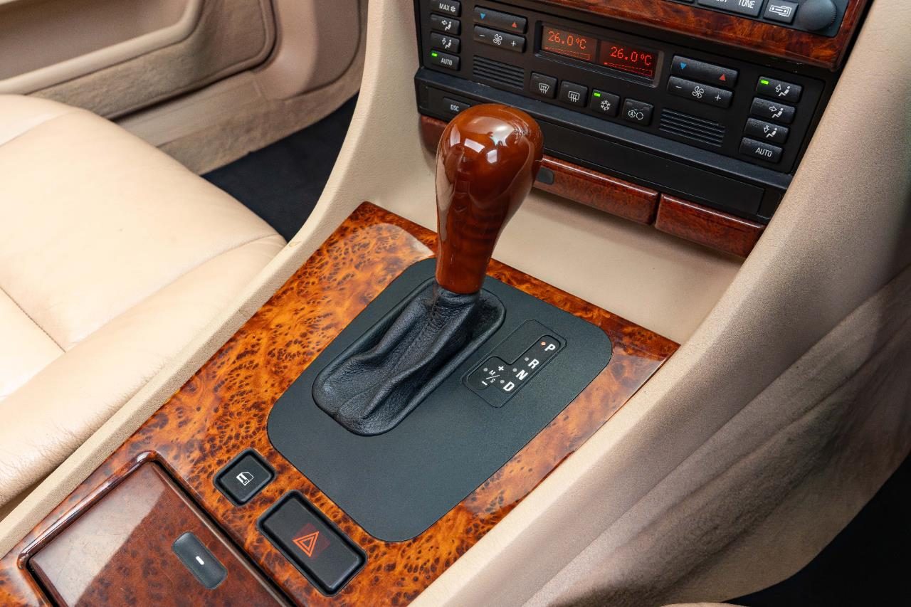 2000 BMW 740i