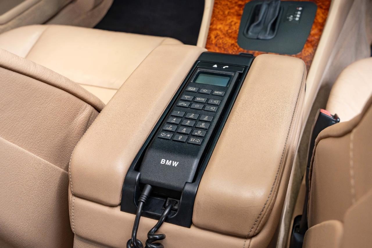 2000 BMW 740i