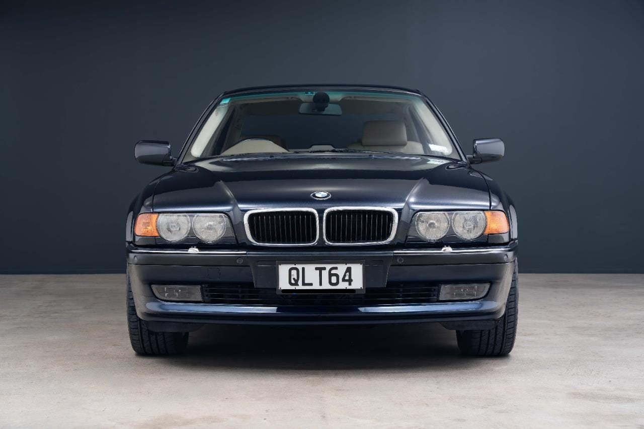 2000 BMW 740i