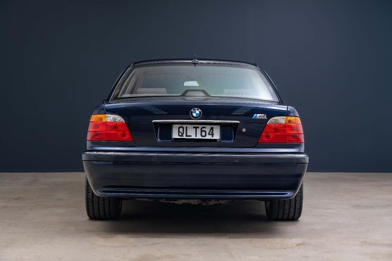 2000 BMW 740i