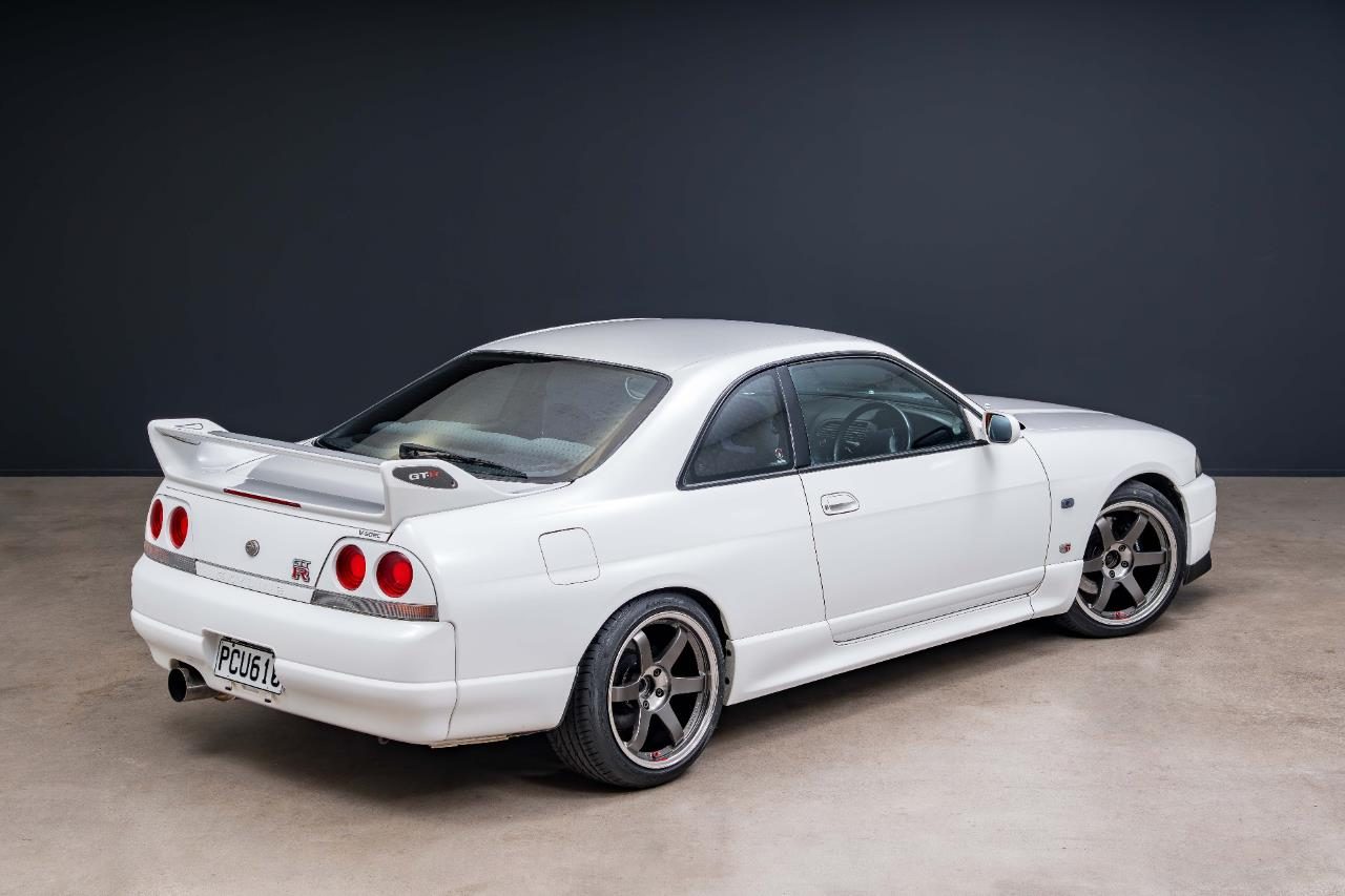 1995 Nissan Skyline GT-R V-Spec (R33)