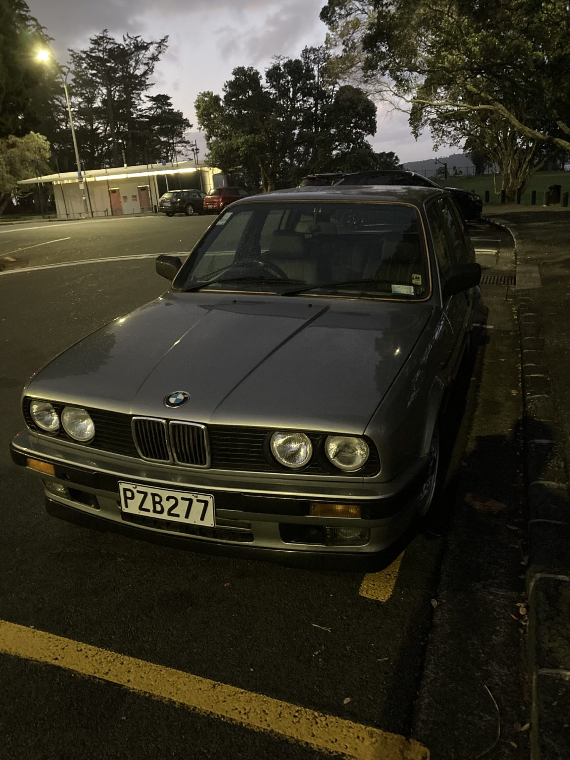 1988 BMW 320i