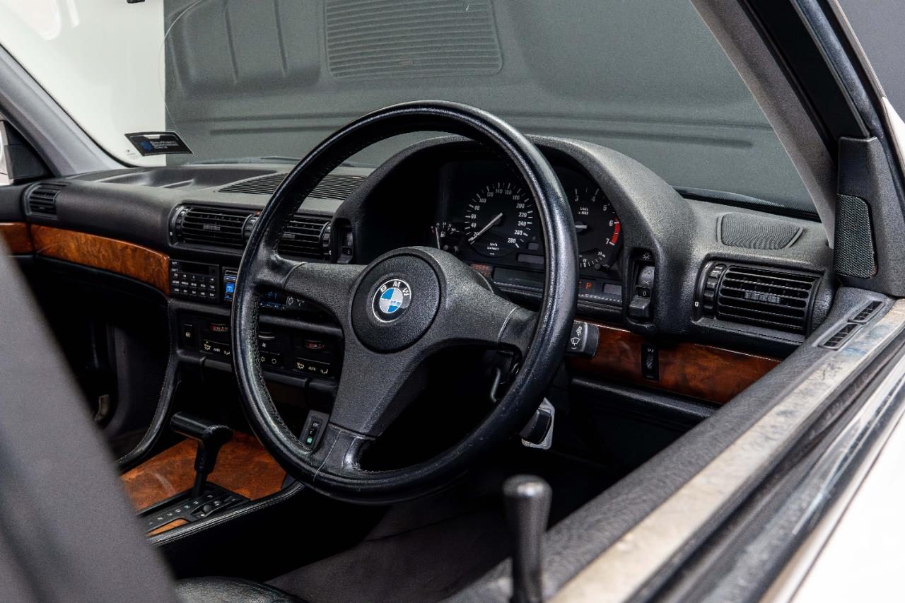 1989 BMW 750iL Sedan V12 (E32)