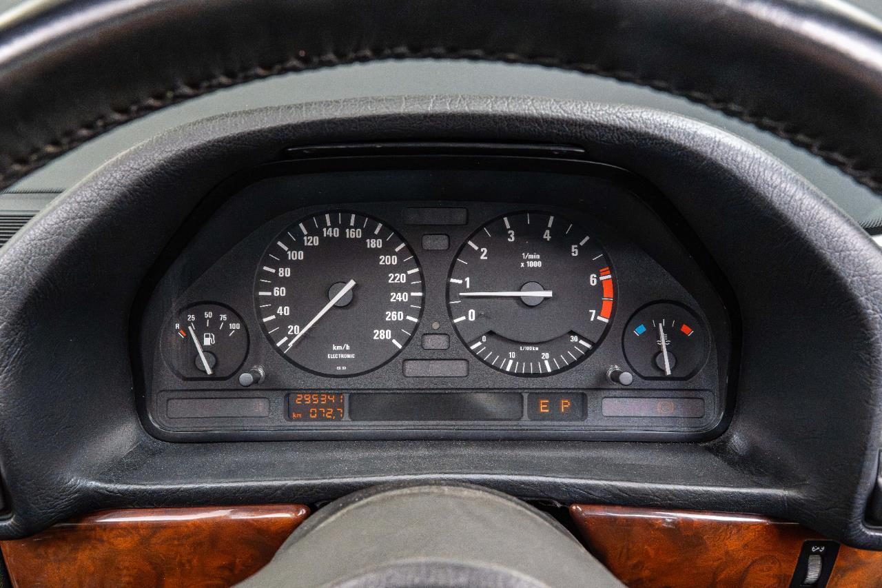 1989 BMW 750iL Sedan V12 (E32)