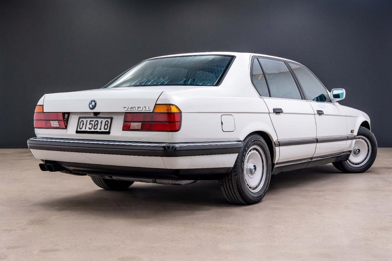 1989 BMW 750iL Sedan V12 (E32)