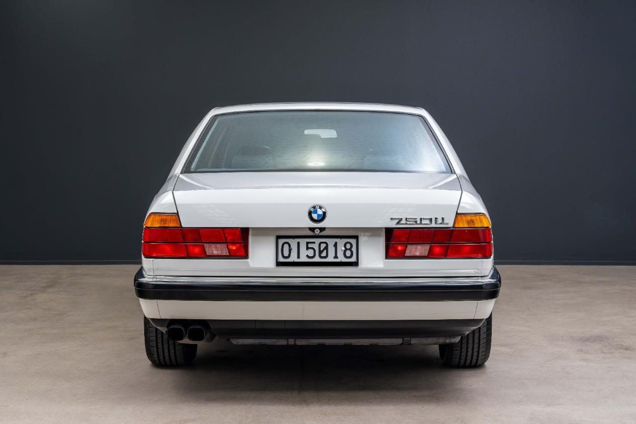 1989 BMW 750iL Sedan V12 (E32)