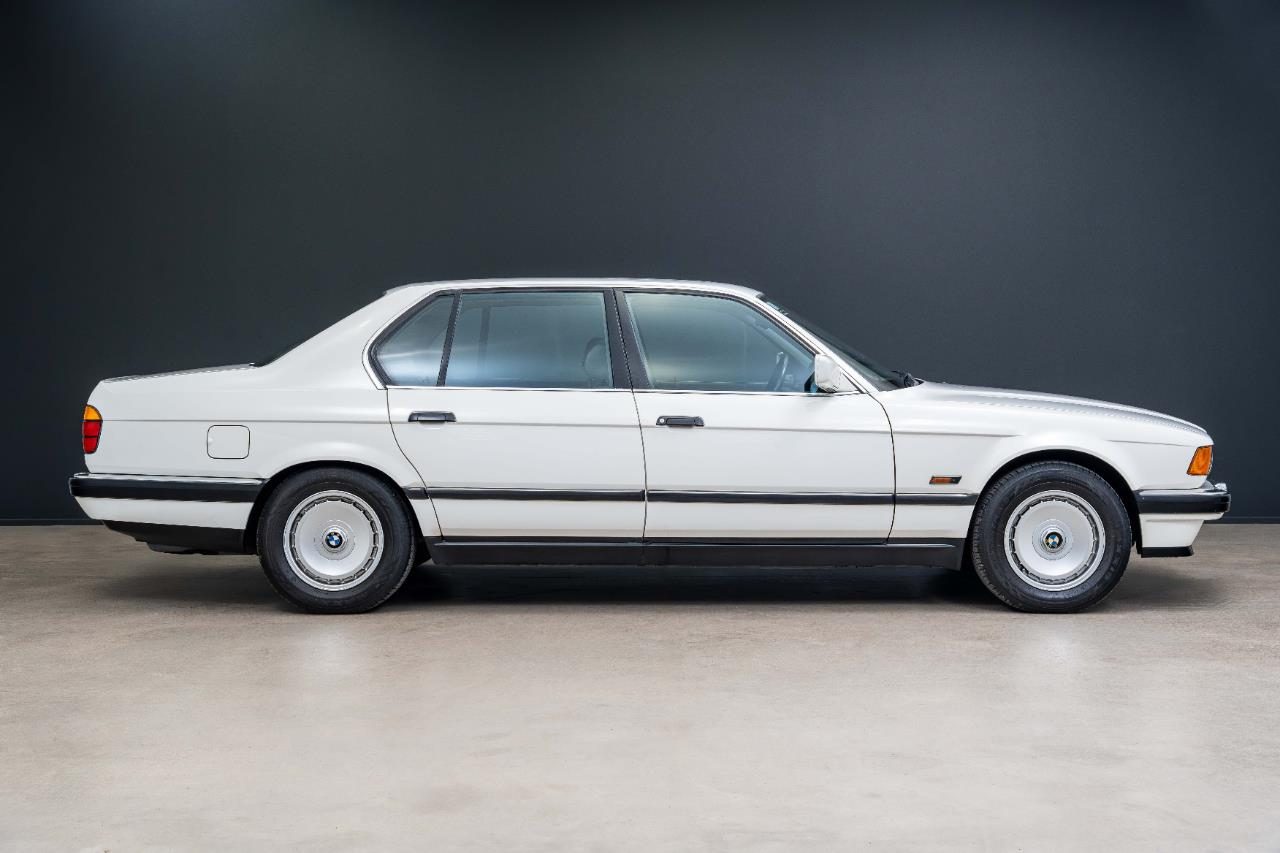 1989 BMW 750iL Sedan V12 (E32)