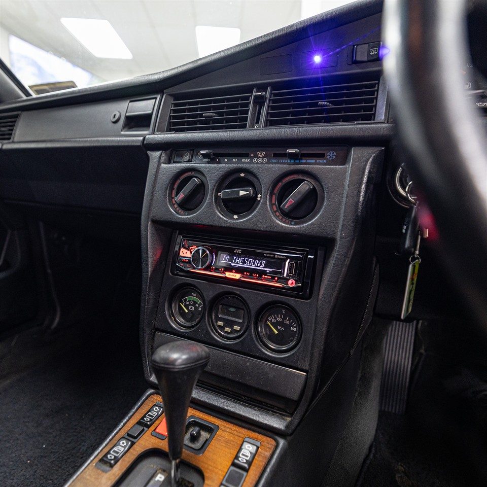 1989 Mercedes-Benz 190 E Cosworth 16-2.5L