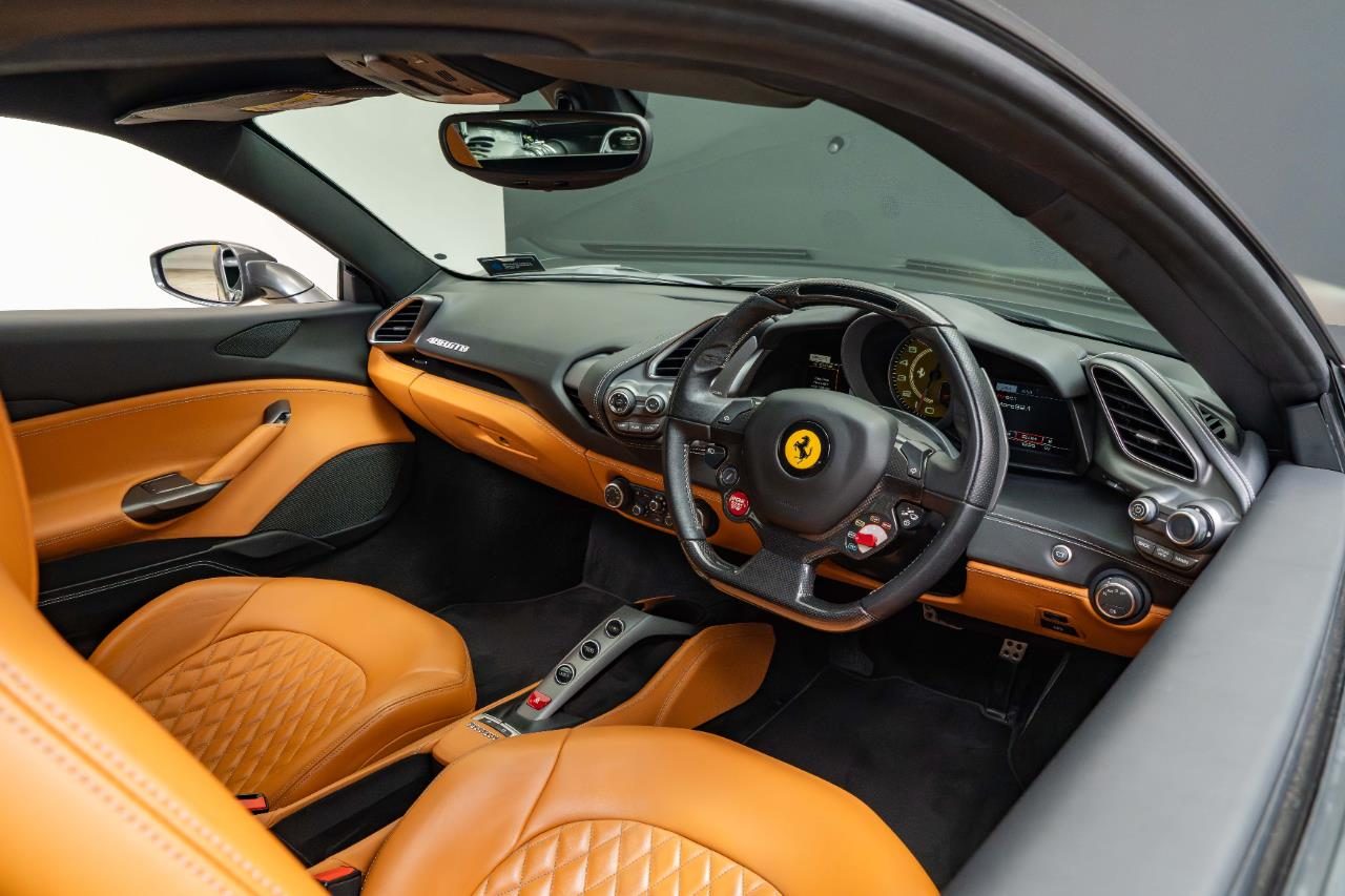 2016 Ferrari 488 GTB 3.9P/7AM/SP/2DR