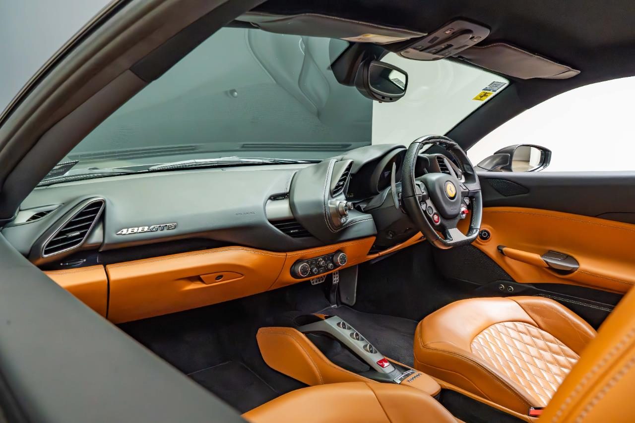 2016 Ferrari 488 GTB 3.9P/7AM/SP/2DR