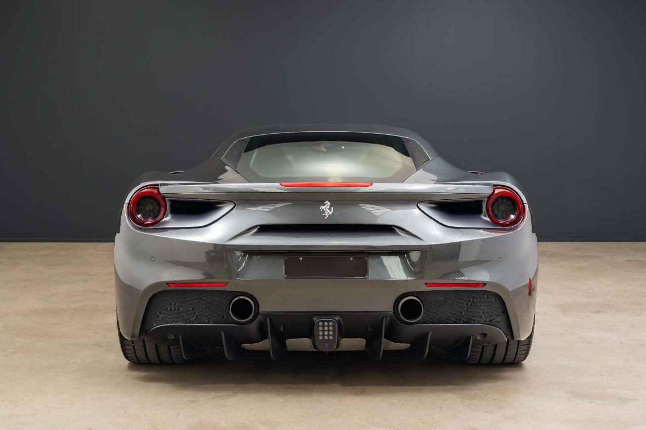 2016 Ferrari 488 GTB 3.9P/7AM/SP/2DR