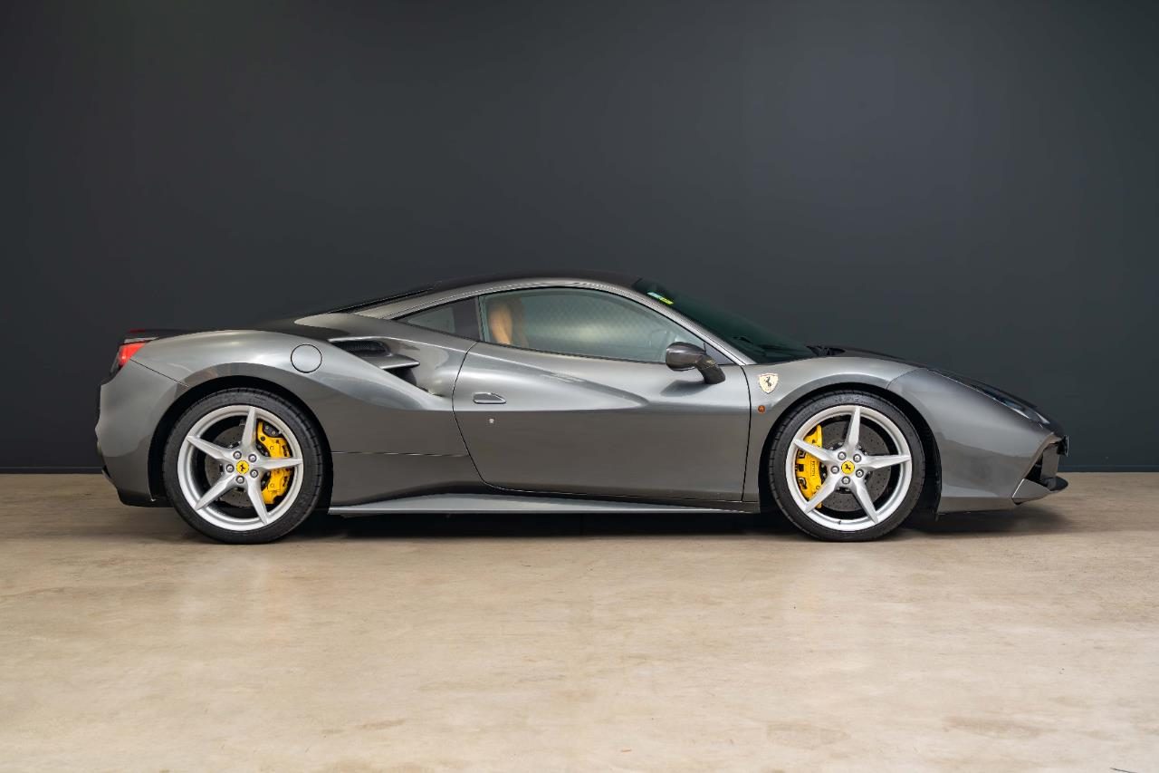 2016 Ferrari 488 GTB 3.9P/7AM/SP/2DR