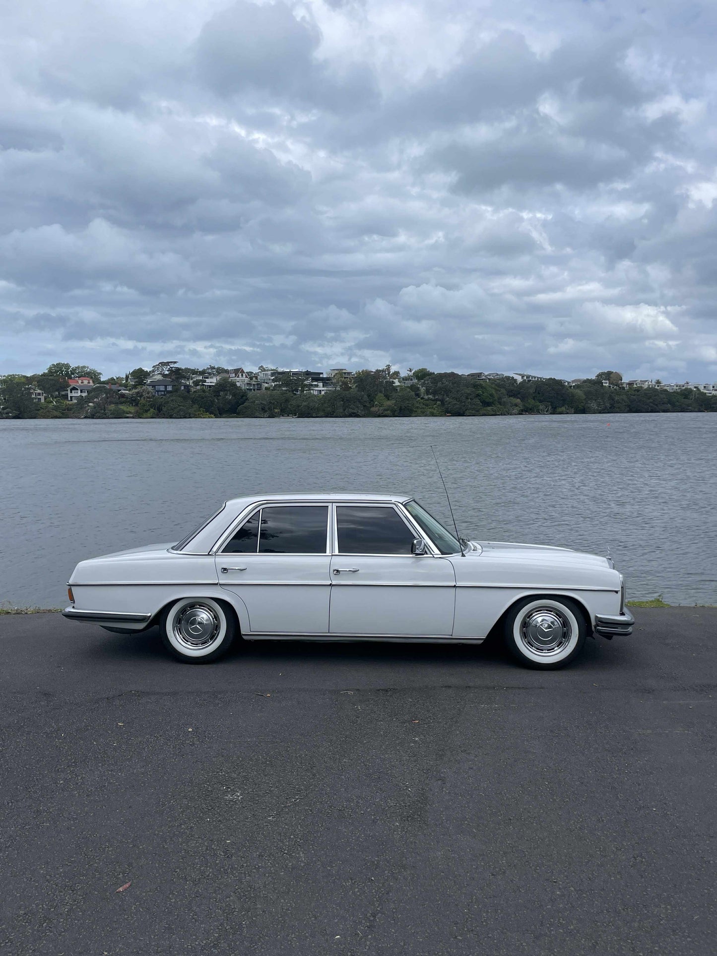 1976 Mercedes-Benz W115 230