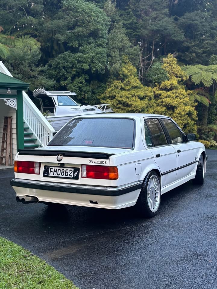 1985 BMW E30 325i