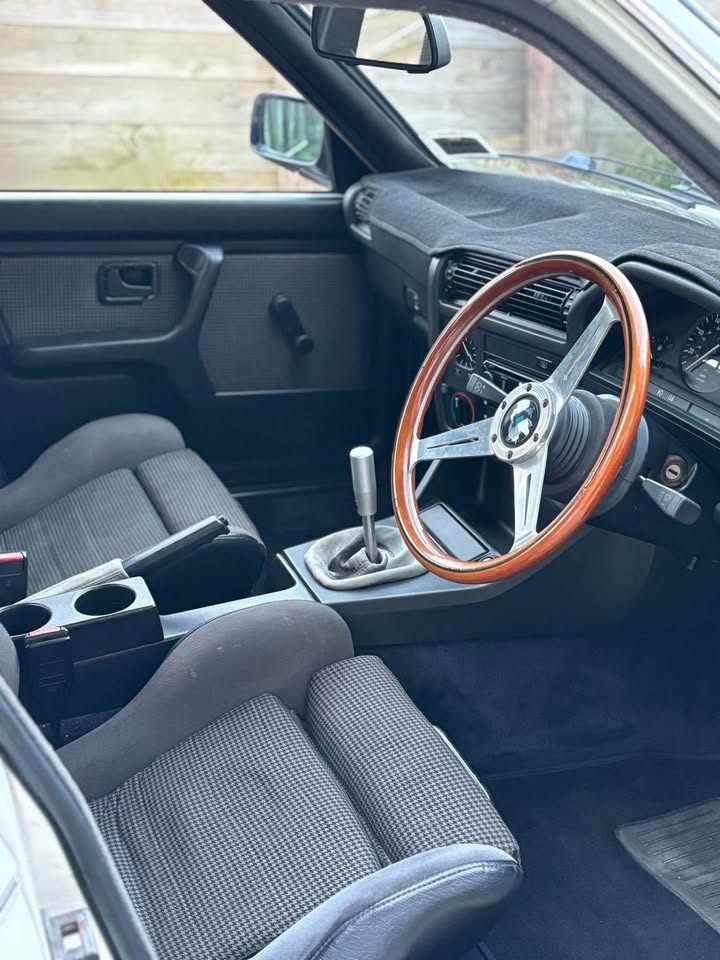 1985 BMW E30 325i