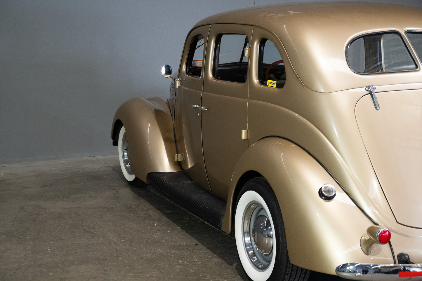 1937 FORD V8
