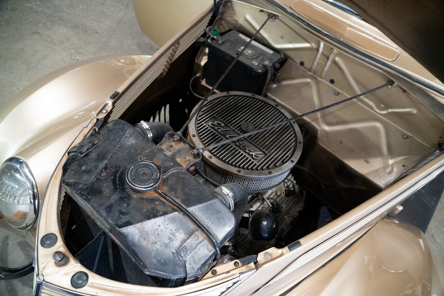 1937 FORD V8