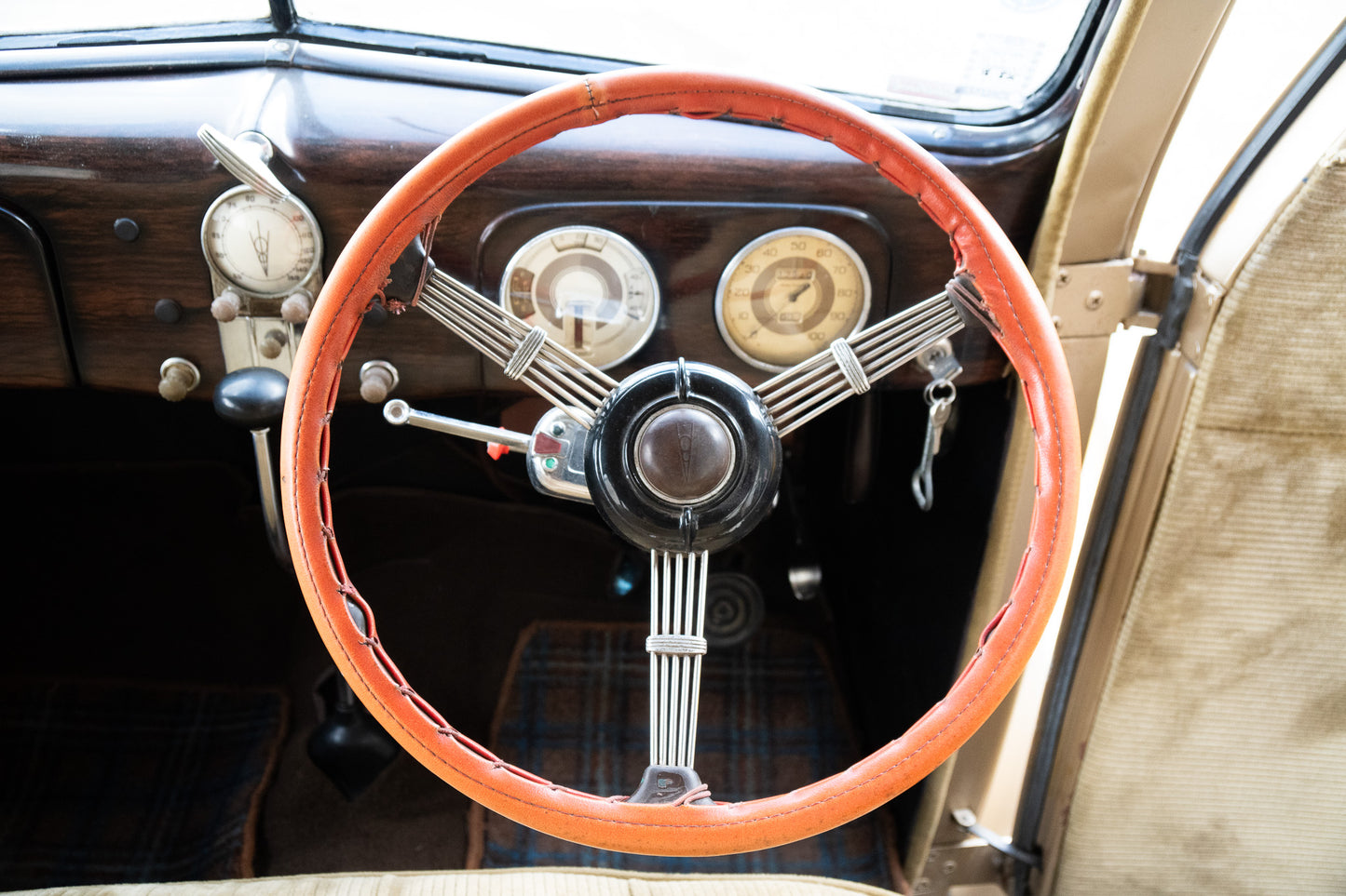 1937 FORD V8