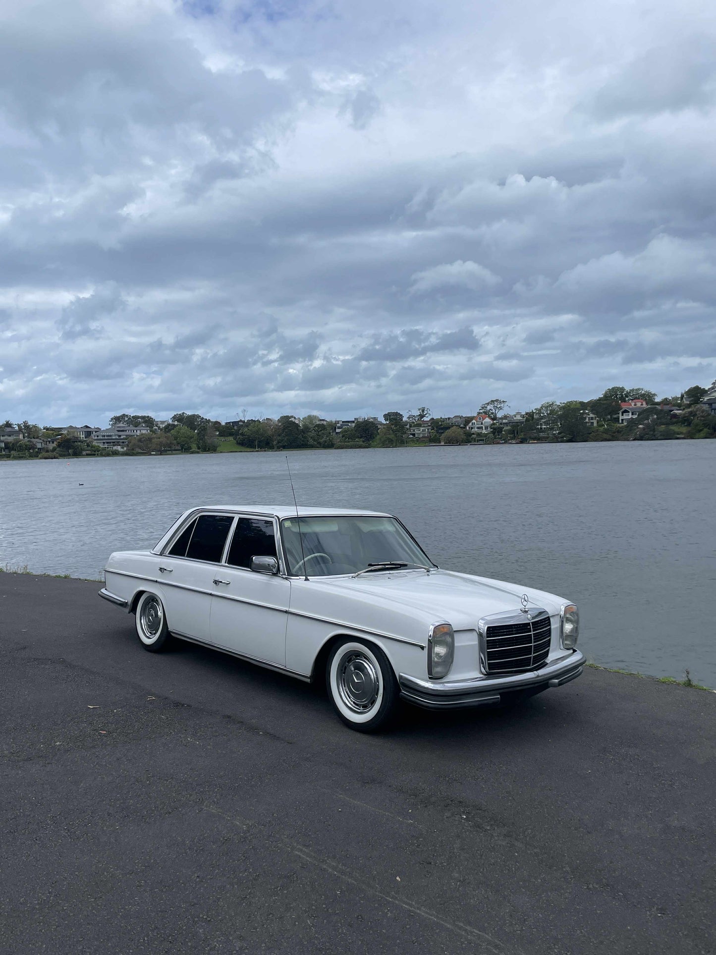 1976 Mercedes-Benz W115 230