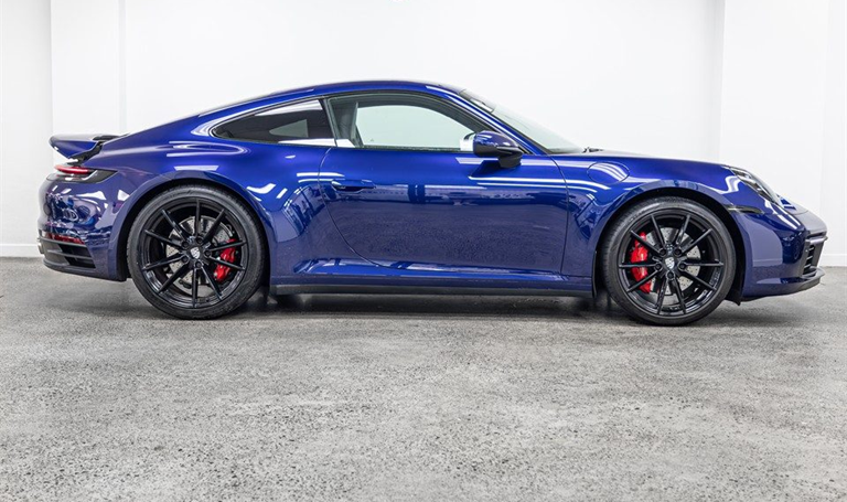 2019 Porsche 911 CARRERA