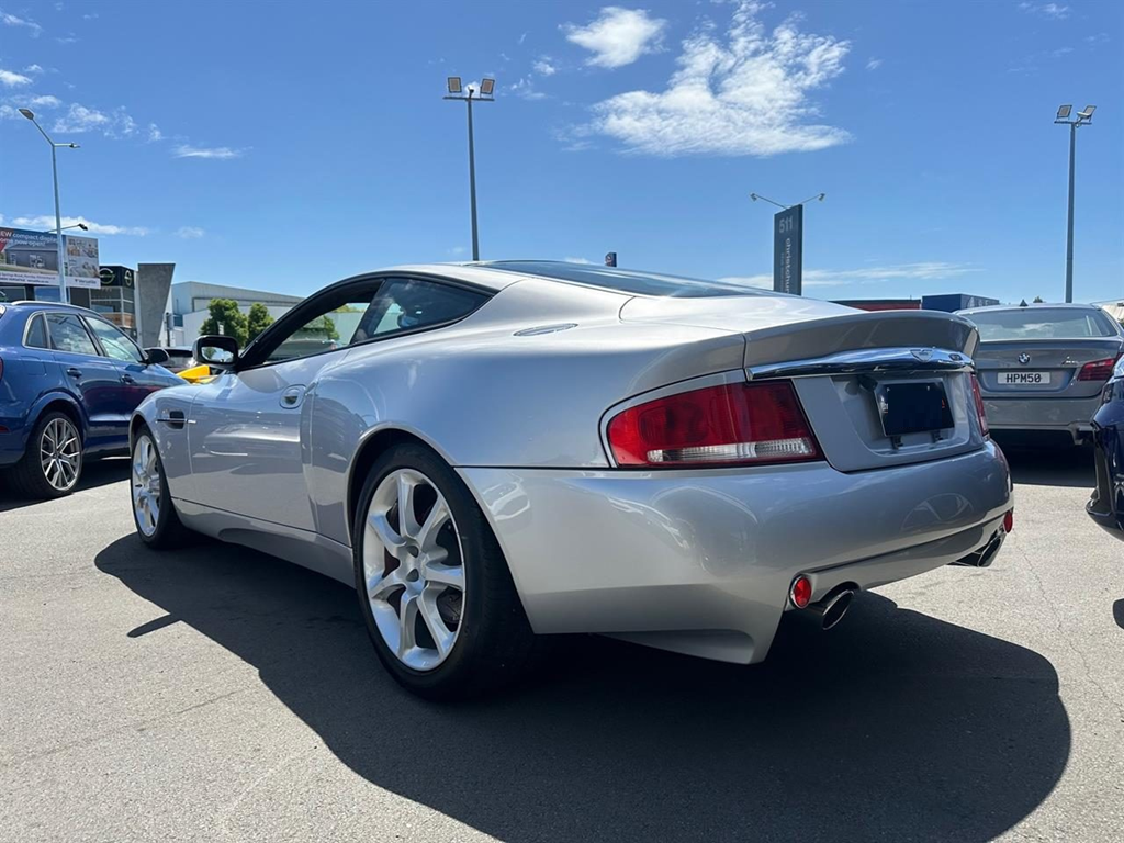 2004 Aston Martin Vanquish 6.0 V12 Generation 1