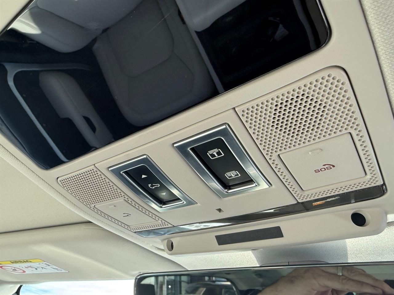 2022 Land Rover Defender 130 D300 HSE First Edition 8 Seater