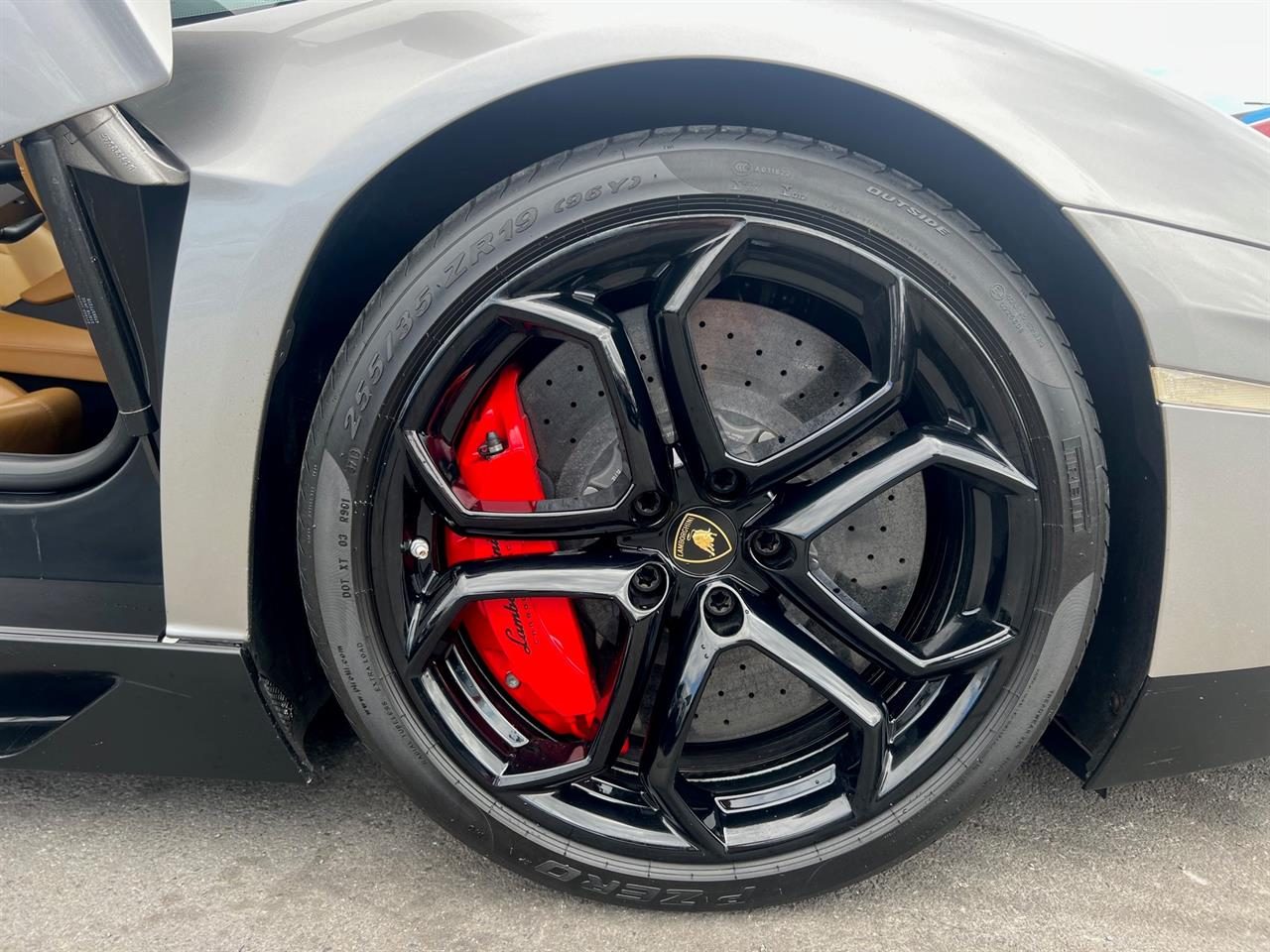 2012 Lamborghini Aventador LP700-4
