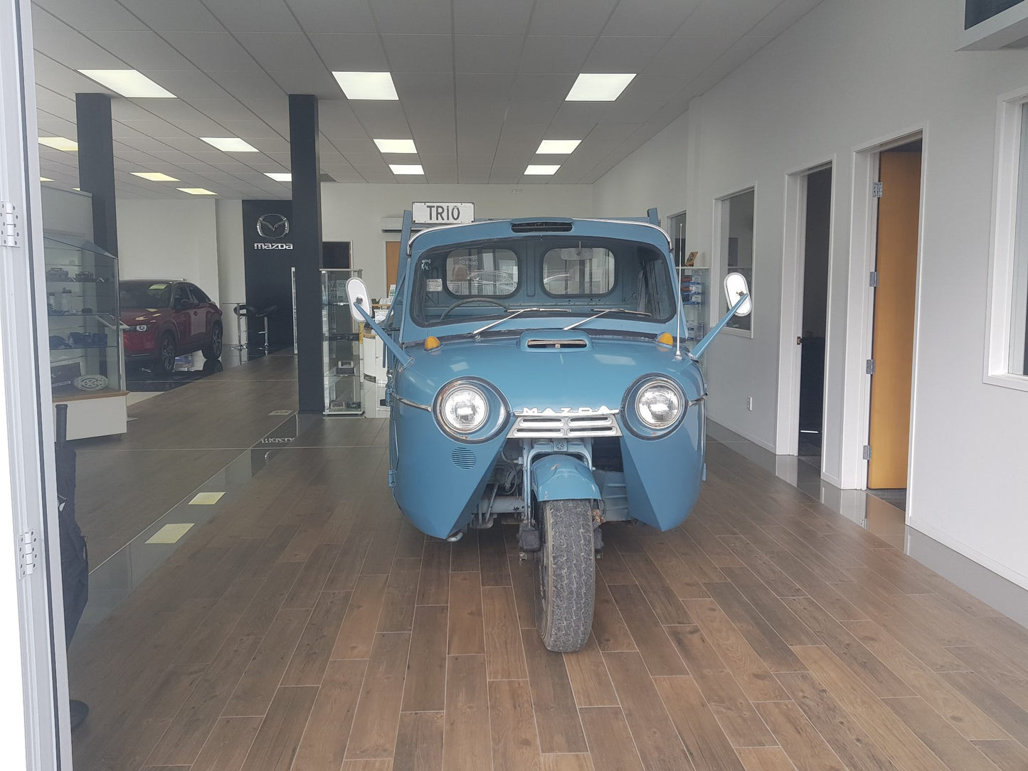 1968 Mazda T2000 3 wheel truck
