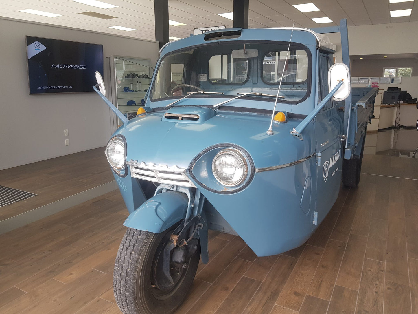 1968 Mazda T2000 3 wheel truck