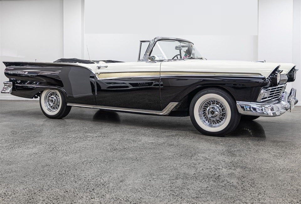 1957 Ford Fairlane Sunliner