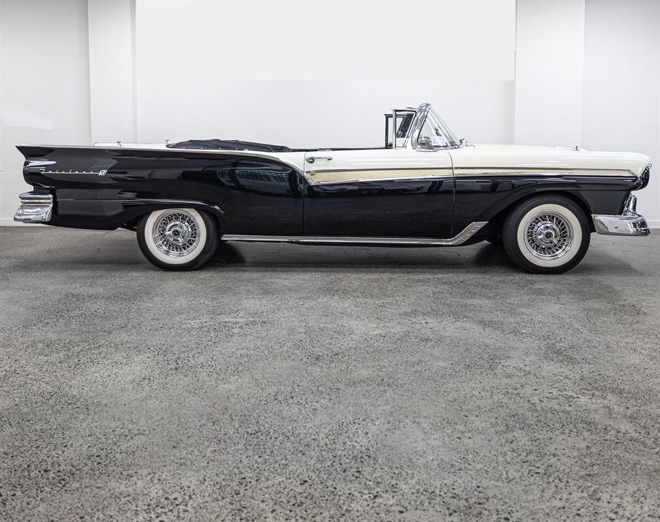 1957 Ford Fairlane Sunliner