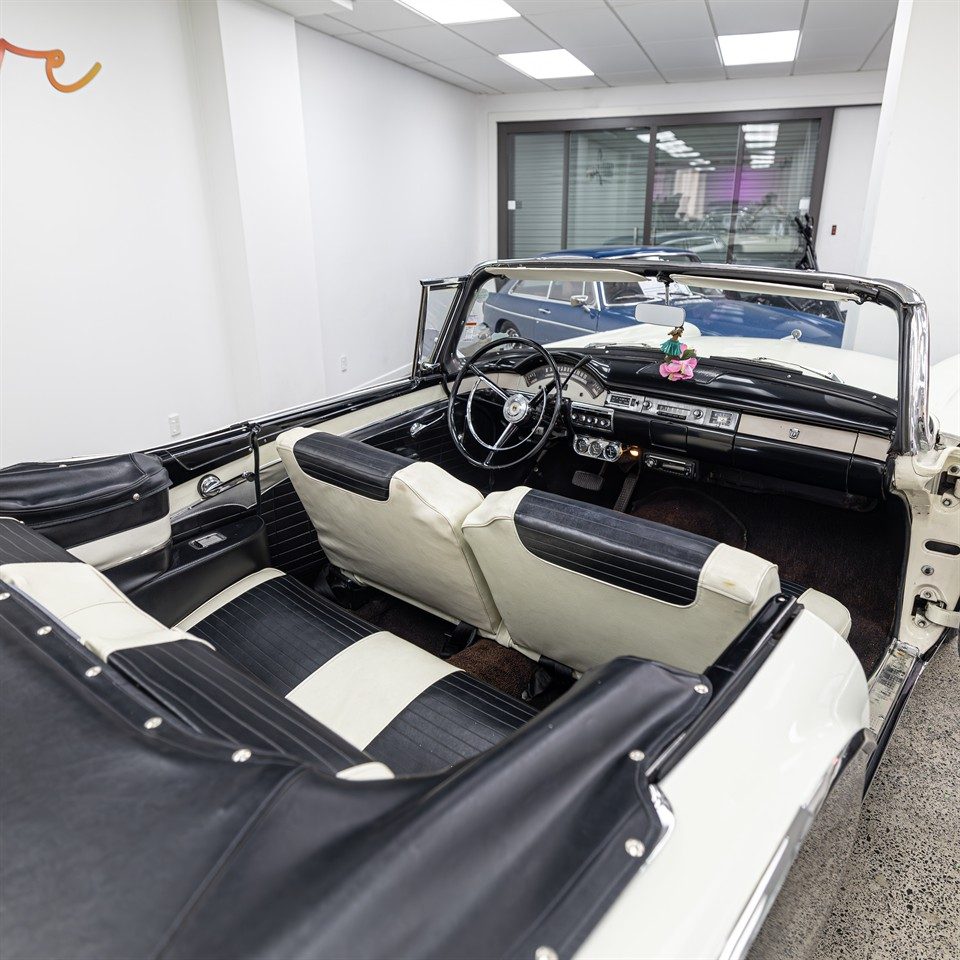 1957 Ford Fairlane Sunliner