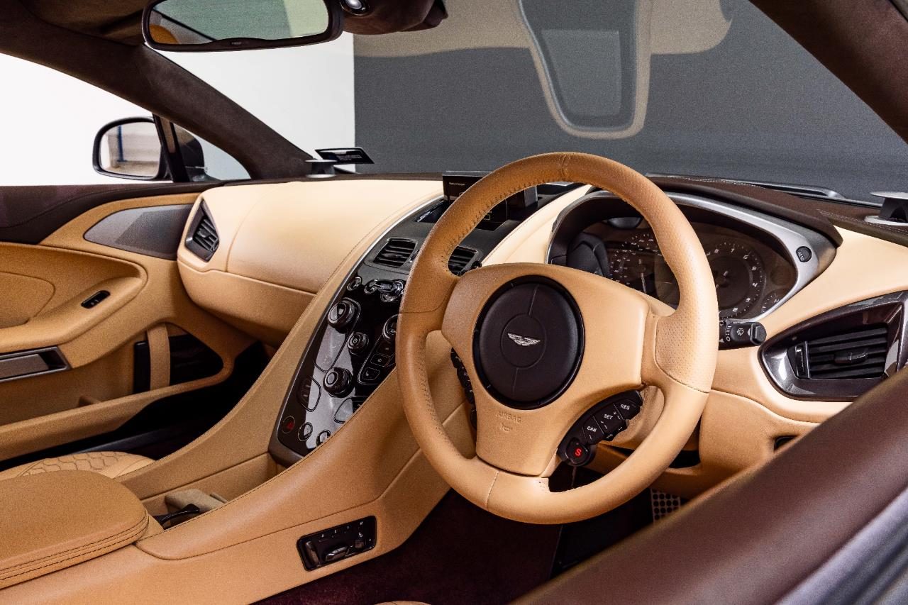 2013 Aston Martin Vanquish Coupe