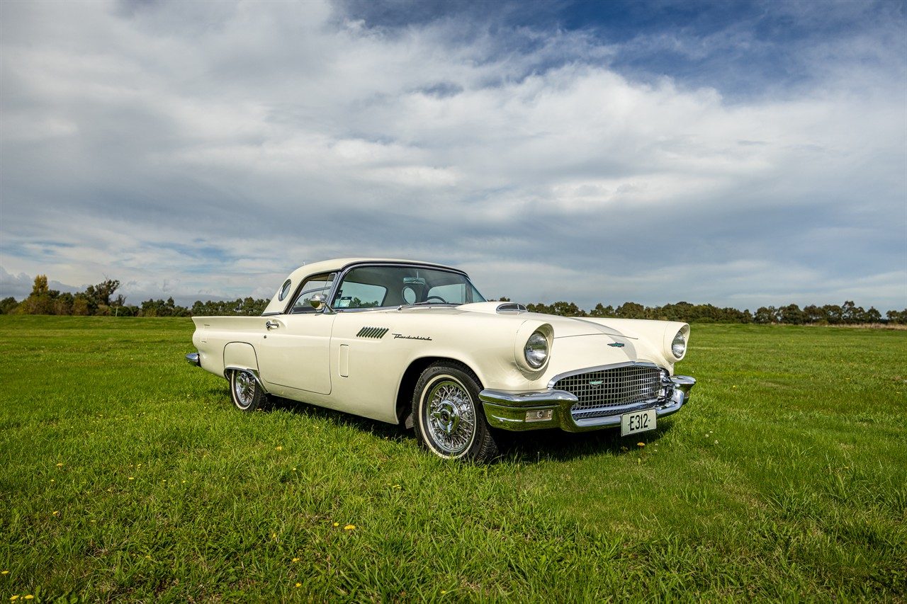 1957 Ford Thunderbird