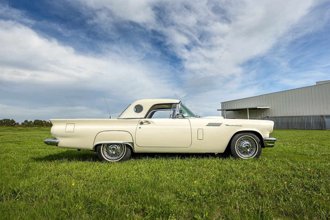 1957 Ford Thunderbird