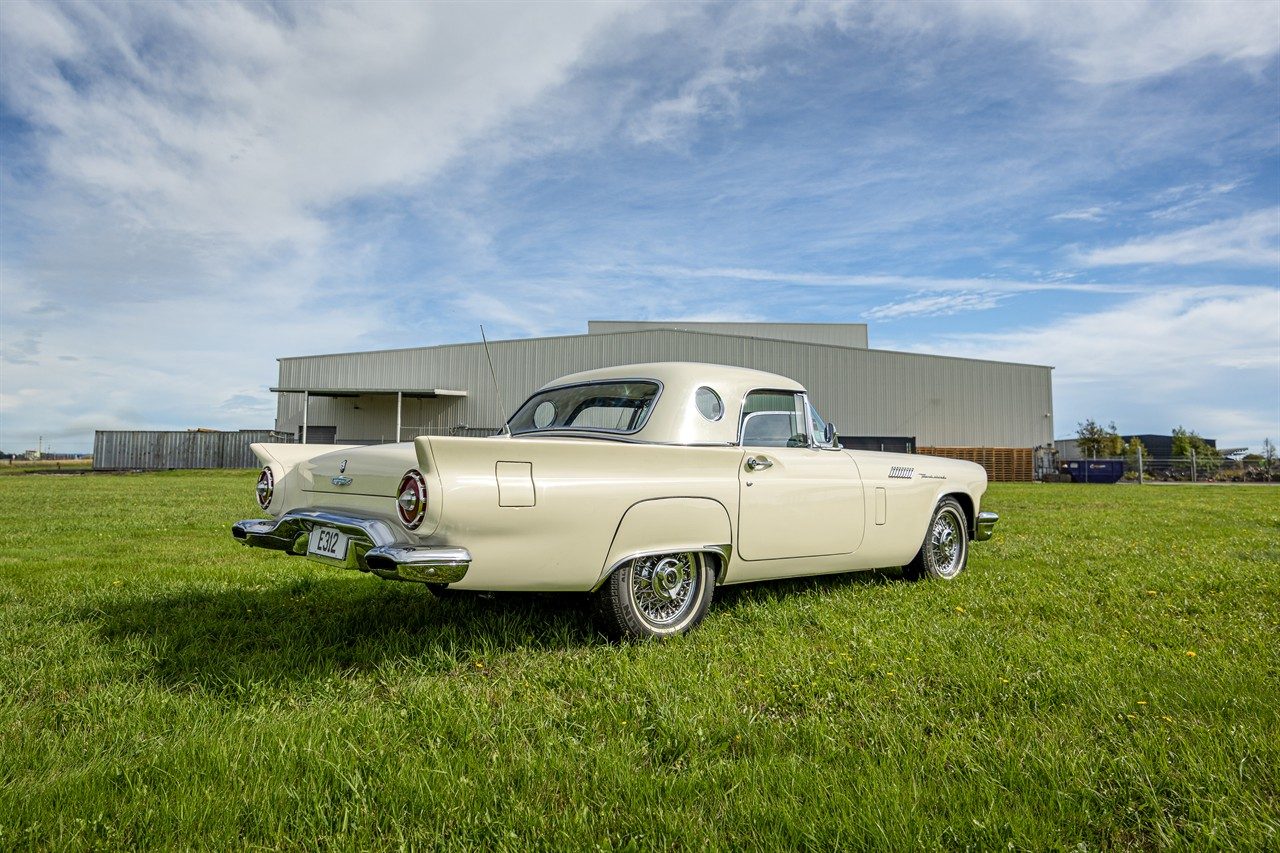 1957 Ford Thunderbird