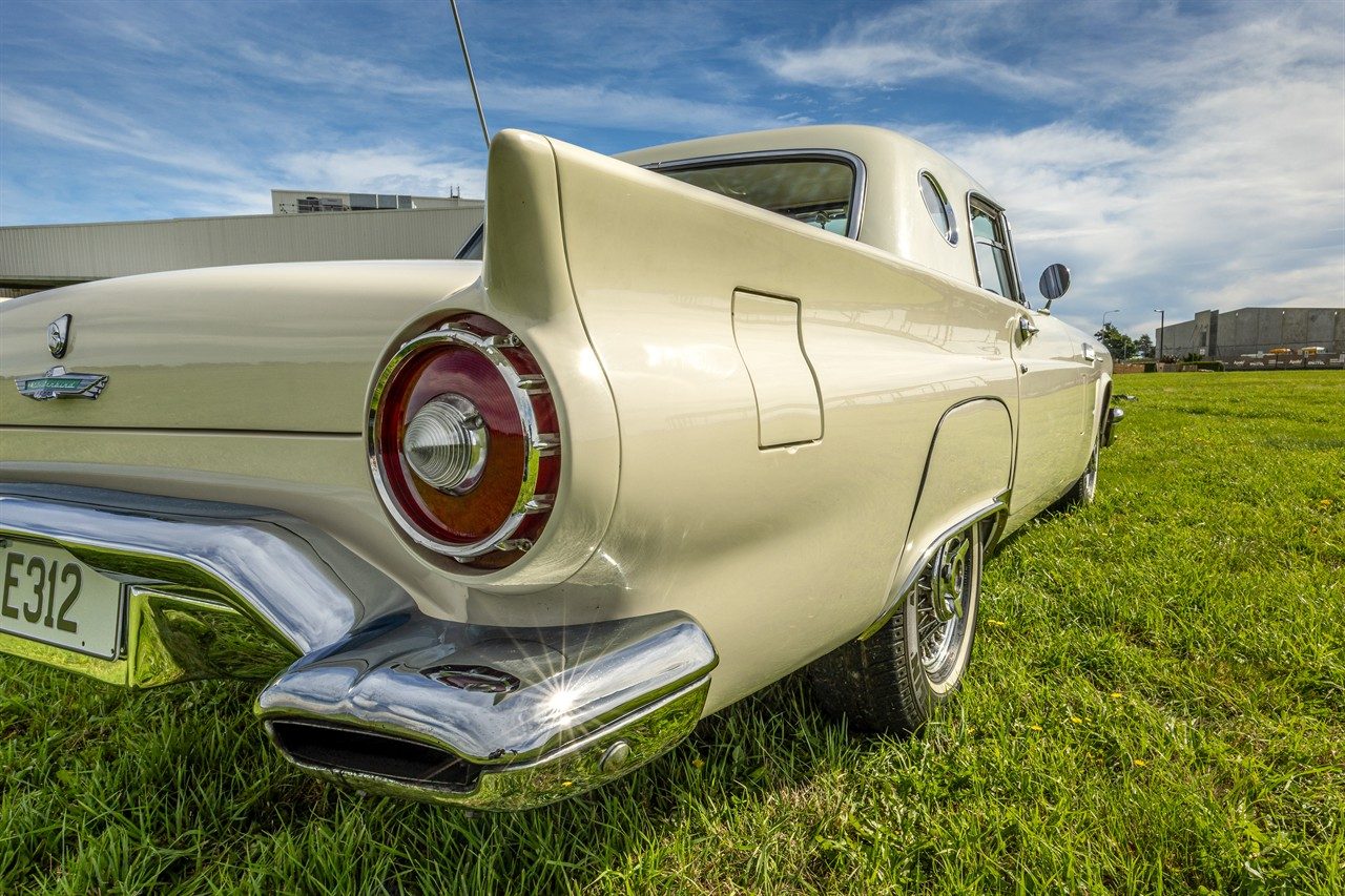 1957 Ford Thunderbird